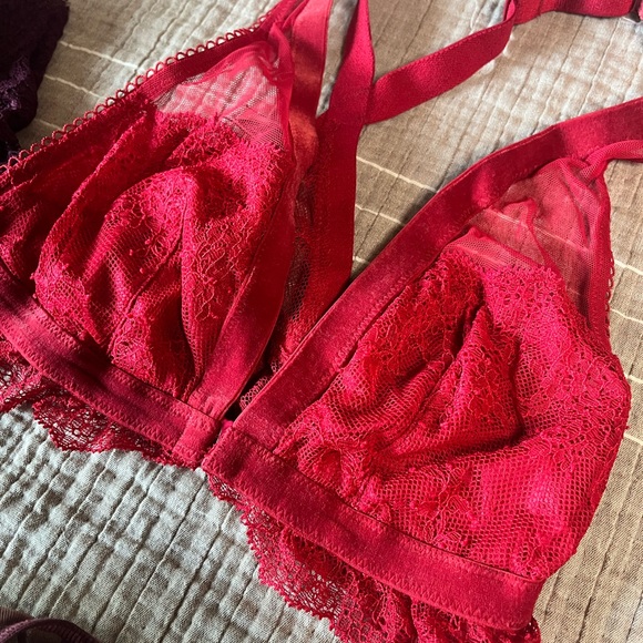 👀 🔥 Boudoir bra bundle! Lace and velvet, oh my! - Picture 6 of 9